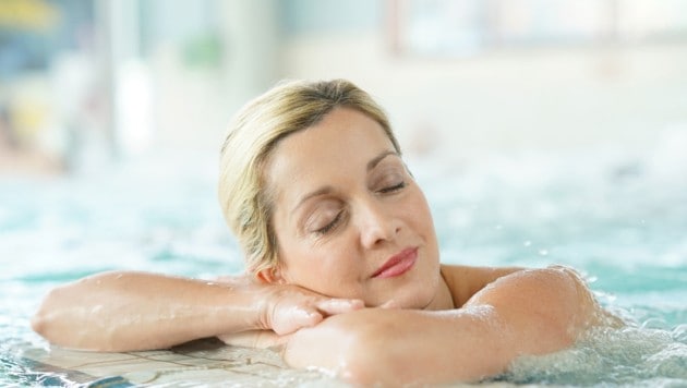 Einen Thermenbesuch ist meistens entspannend. Ein Leser musste sich dennoch ärgern (Symbolbild).