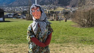 Funkenzunft St.Anton Die sogenannte Funkenhexe: Wird in Vorarlberg wie einst am Scheiterhaufen verbrannt – oder ...