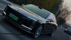 Sinnbildlich für die Lage in China: Die S-Klasse kommt dem Maextro nicht nach.