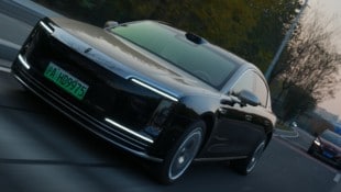 Sinnbildlich für die Lage in China: Die S-Klasse kommt dem Maextro nicht nach.