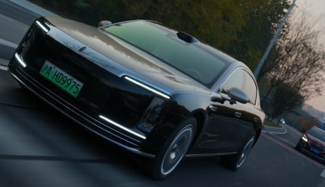 Sinnbildlich für die Lage in China: Die S-Klasse kommt dem Maextro nicht nach.