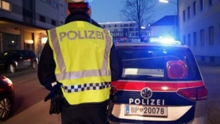 Bei einer Verkehrkontrolle stellten Polizisten in einem Auto starken Cannabisgeruch wahr.