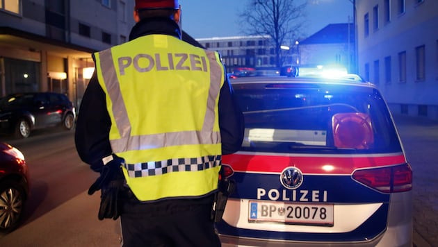 Die Polizisten stoppten den Raser, doch der drehte durch
