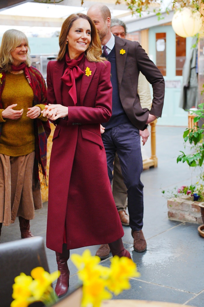 Die Prinzessin stimmte Mantel und Stiefel perfekt aufeinander ab.