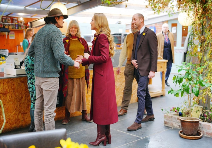 Auch der Prinz von Wales trug eine Narzisse am Revers.