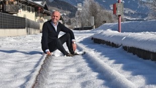 ÖVP-Bürgermeister Hannes Enzinger hofft, dass die Pinzgaubahn bald wieder fährt.