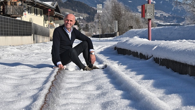 ÖVP-Bürgermeister Hannes Enzinger hofft, dass die Pinzgaubahn bald wieder fährt.