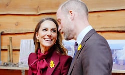 Dieses Bild begeistert gerade das Netz: Mit einem liebevollen Blick schaut die Prinzessin von ...