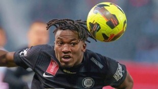 APA/DIETMAR STIPLOVSEK / APA / picturedesk.com Seedy Jatta ist bei Sturm nicht vom Glück verfolgt, immer öfter gibt es Pfiffe.