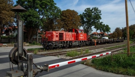 Die Bahnkreuzung neben der Eisbahn in Traiskirchen – beinahe wäre hier bei einem Schulausflug ...