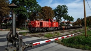 Die Bahnkreuzung neben der Eisbahn in Traiskirchen – beinahe wäre hier bei einem Schulausflug ...