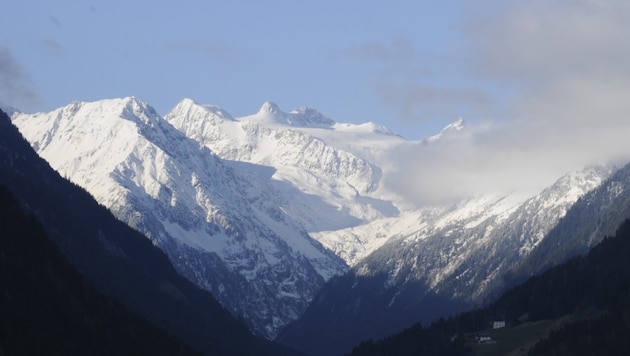 Der prächtige Talschluss des Stubaitals unter anderem mit dem Zuckerhütl (in der Bildmitte) ...