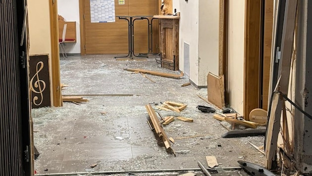 Eine Spur der Verwüstung hinterließ der Alkolenker in der Musikschule.