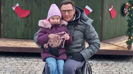 Andreas Stastny mit seiner Tochter. „Danke für die vielen Spenden!“