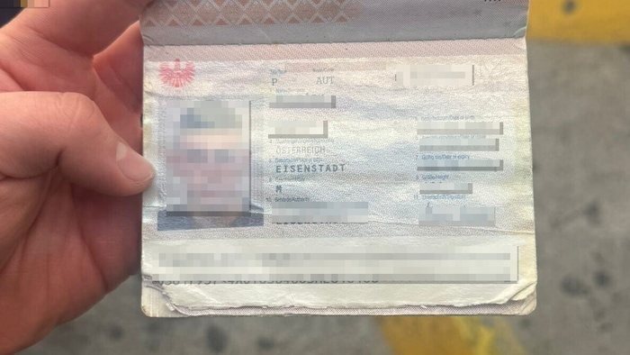 Der Zustand des Reisepasses wurde von den türkischen Behörden beanstandet.