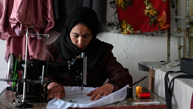 Die herrschenden Taliban haben die Frauenrechte in Afghanistan noch weiter eingeschränkt. ...