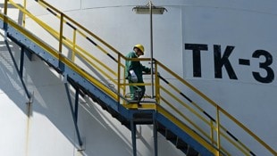 Zu ungarischen und slowakischen Raffinerien fließt weiterhin kein russisches Erdöl durch die ...