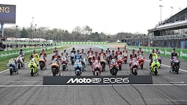 Gestern nahmen die Fahrer zum „Klassenfoto“ Platz.