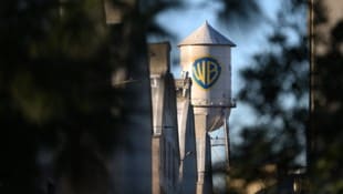 Der ikonische Wasserturm auf dem Gelände der Warner-Bros.-Studios in Hollywood