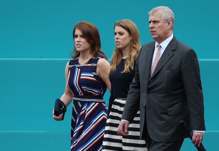Ex-Prinz Andrew mit seinen Töchtern Prinzessin Eugenie und Prinzessin Beatrice