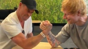 Chris „Thor“ Hemsworth oder Ed Sheeran: Wer geht beim Armdrücken als Sieger hervor?