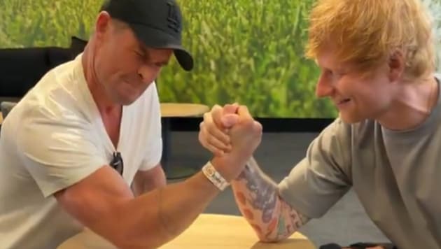 Chris „Thor“ Hemsworth oder Ed Sheeran: Wer geht beim Armdrücken als Sieger hervor?