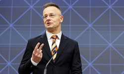 Der ungarische Außenminister Péter Szijjártó (hier bei einer Pressekonferenz mit der FPÖ im ...