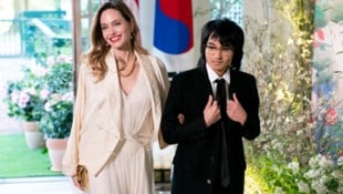 Angelina Jolies Sohn Maddox hat sich nun auch von dem Nachnamen Pitt getrennt.