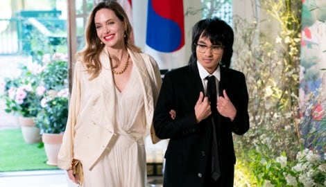 Angelina Jolies Sohn Maddox hat sich nun auch von dem Nachnamen Pitt getrennt.