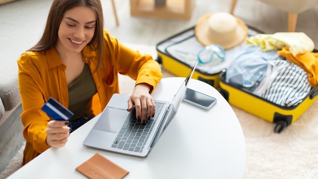 Wer seinen Flug zur richtigen Zeit bucht, kann bares Geld sparen.