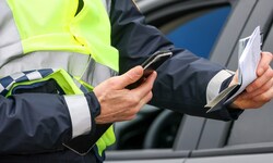 Die Polizisten zogen mehrere Führerscheine ein (Symbolbild)