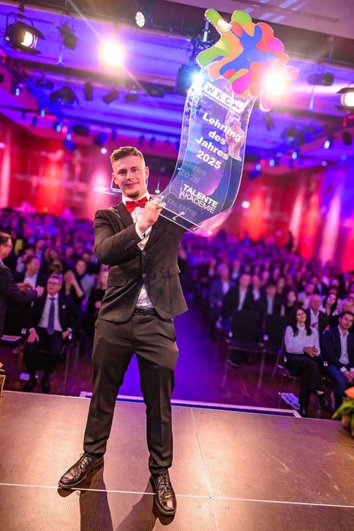 Maurer Noah-Samuel Trettenbrein ist „Lehrling des Jahres 2025“.