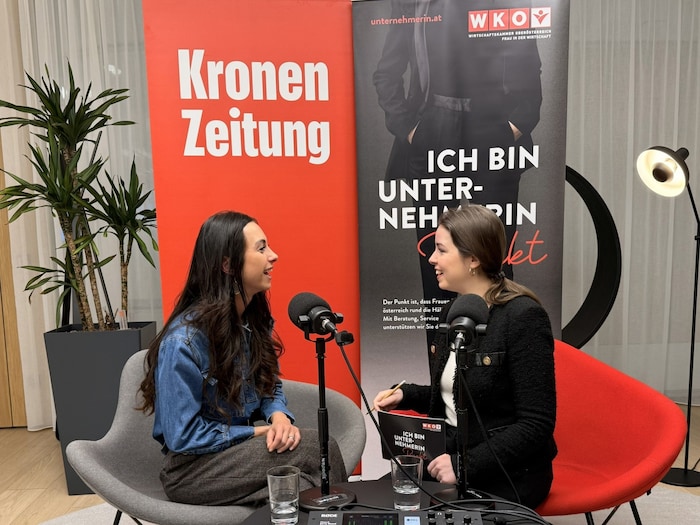 Katharina Langeder im Gepräch mit Podcast-Host Lisa Sigl.