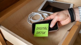 Außer Sichtweite: So kommen Sie nicht in Versuchung, wieder zum Handy &amp; Co. zu greifen.