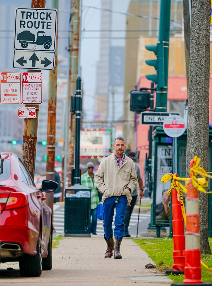 Shia LaBeouf auf dem Weg ins Strafgericht – nach seiner Festnahme wegen mutmaßlicher ...