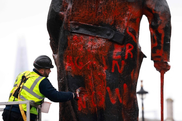 Die Parolen waren nicht lang sichtbar.