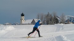 In Sulzberg wird nicht nur langgelaufen, sondern auch fleißig Schnee geschaufelt.