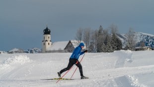 In Sulzberg wird nicht nur langgelaufen, sondern auch fleißig Schnee geschaufelt.