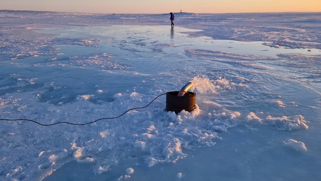 Eine simple Idee gegen den Klimawandel: kaltes Wasser auf dem Polareis verteilen, um die ...