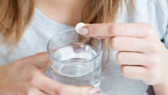 Die tägliche Einnahme von Aspirin erhöht laut einer neuen Studie das Risiko für Blutungen und ...