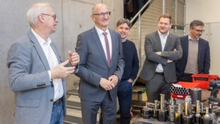 Makkon-Chef Markus Köll zeigte LH Anton Mattle, BM Dietmar Ruggenthaler, Bundesratspräsident ...