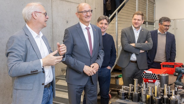 Makkon-Chef Markus Köll zeigte LH Anton Mattle, BM Dietmar Ruggenthaler, Bundesratspräsident ...