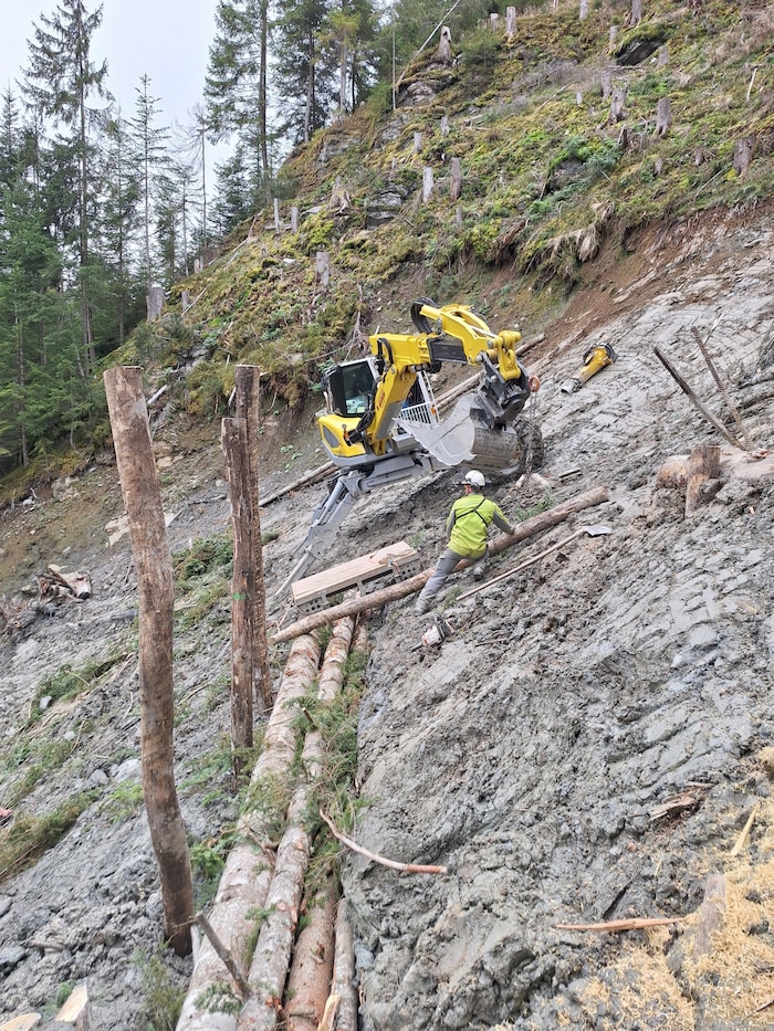 Arbeiten beim Märzenbach in Stumm
