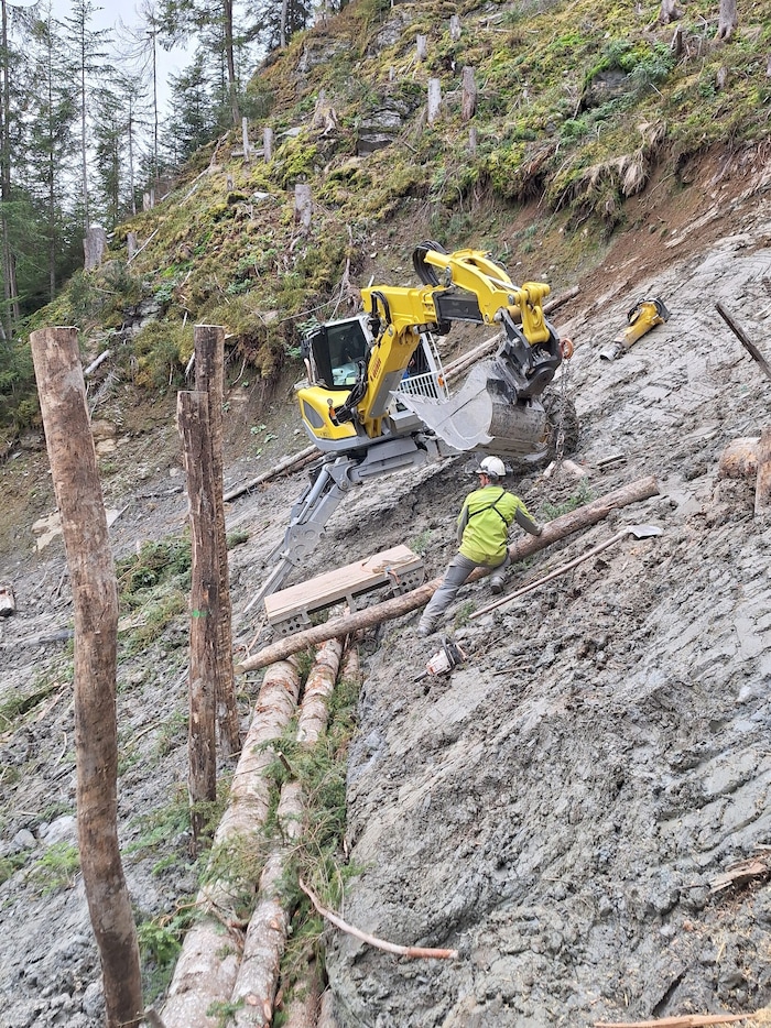 Arbeiten beim Märzenbach in Stumm