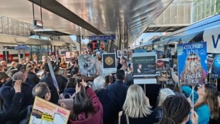 Mit einer Plakatkarawane machte die Kärntner Kulturszene Lust auf ihr vielfältiges Angebot.