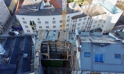 Die Zwischendecken des Hauses in der Kaigasse in der Salzburger Altstadt erwiesen sich als nicht ...