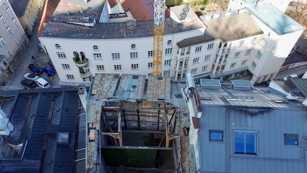 Die Zwischendecken des Hauses in der Kaigasse in der Salzburger Altstadt erwiesen sich als nicht ...