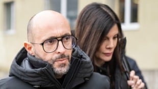 Jacques und Jessica Moretti betrieben die Bar „Le Constellation“, in der das verheerende Feuer ...