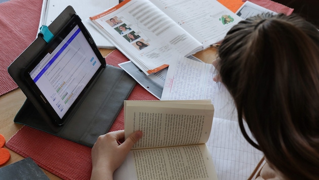 Analoge Medien geraten immer stärker ins Hintertreffen gegenüber der digitalen Konkurrenz.