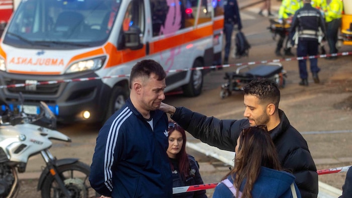 Die Ursache des Unglücks war am Freitagabend nicht bekannt.